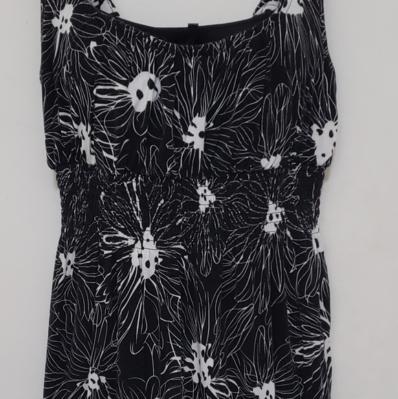 π2for20πD.Hayes B&W Summer Dress, Built in Cups - Picture 2 of 4